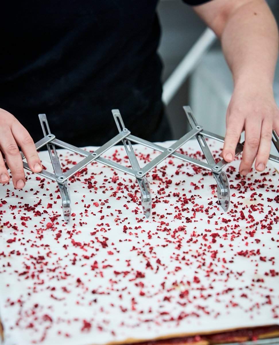 WELCOME BACK, HINDBÆRSNITTER!

Our Raspberry Slices are finally back in stores today.

Thank you again for your continued patience, stay tuned on our "social" channels for updates on the next returning pastries. There's a hint in there somewhere...