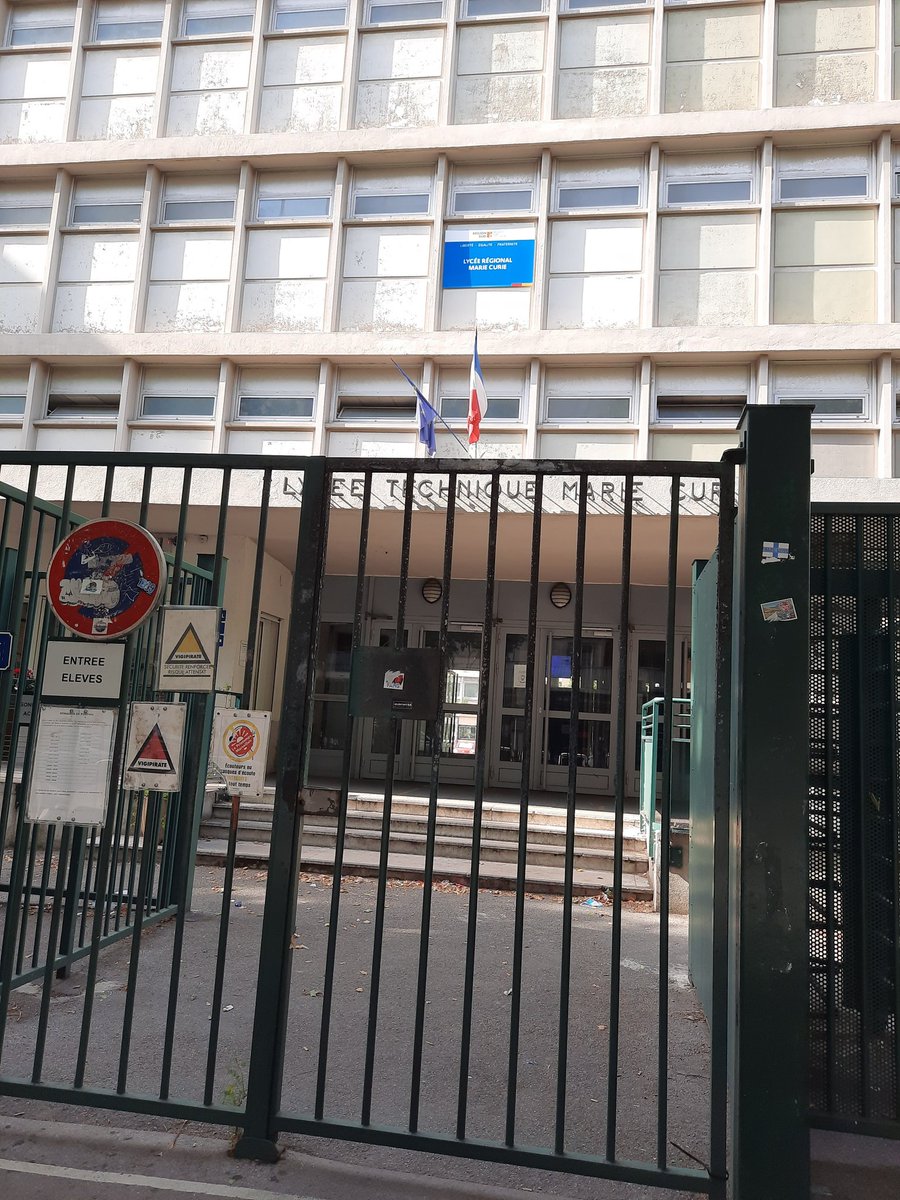 LeBras78173605's tweet photo. Les délégués de la @FSUregionSUD auprès de l'équipe d'après-midi du lycée Marie Curie de la @MaRegionSud épuisé par les contraintes du protocole sanitaire https://t.co/fhubuFEqIL