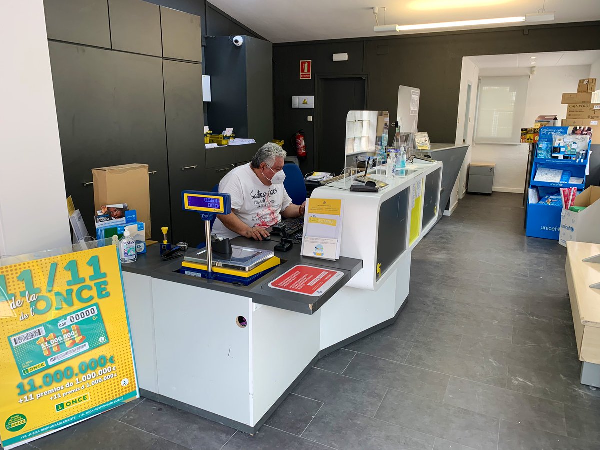 EMDValldoreix's tweet photo. El treball conjunt entre l’EMD de #Valldoreix i @Correos ha permès l’ampliació de l’oficina de correus de la vila. Les noves instal·lacions, més espaioses i modernes, permeten una atenció més amable i eficient pels usuaris i un feina més còmoda pels treballadors https://t.co/QdgEPCNIEj