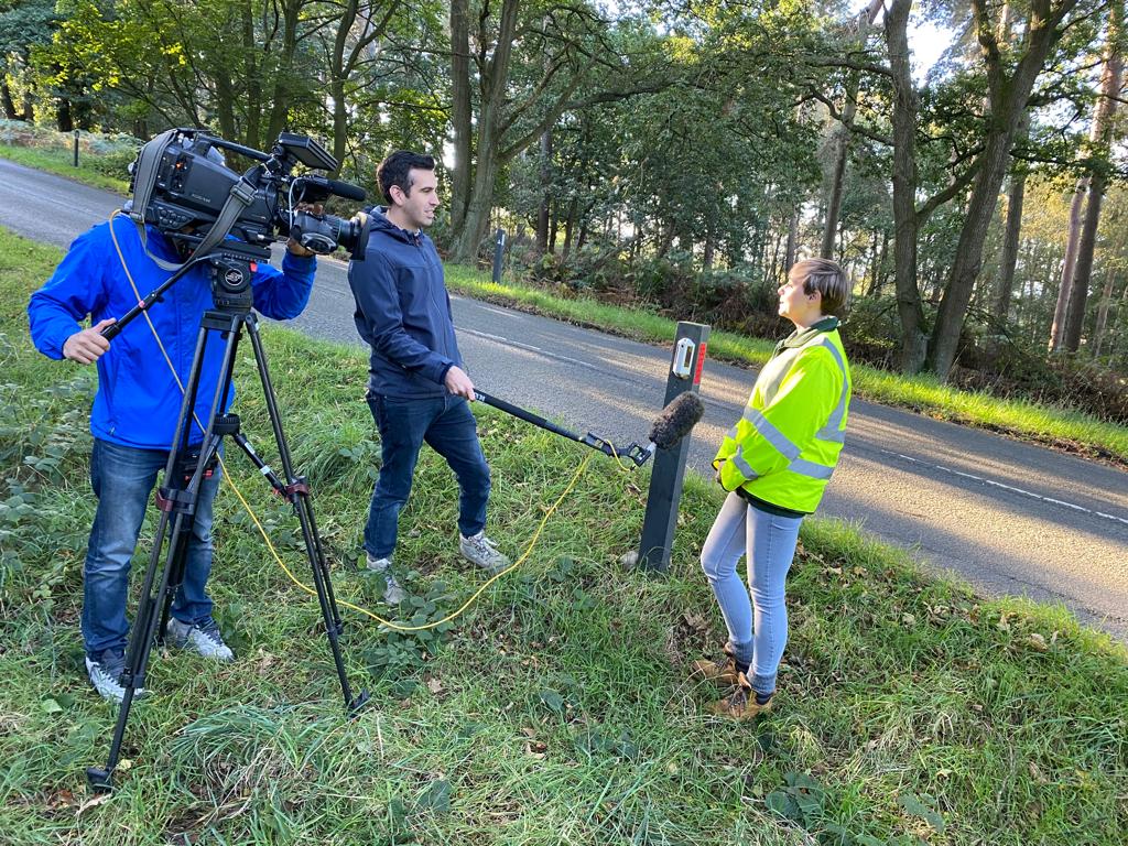 StaffordshireCC's tweet photo. Don't forget to tune in with @bengodfrey1 tonight on @bbcmtd, to find out about how you can avoid collisions with deer. 

Our rangers at #CannockChase are working hard to keep deer safe, particularly as it's rutting season and so the deer are much more active. https://t.co/Qb8Sn1Oipu