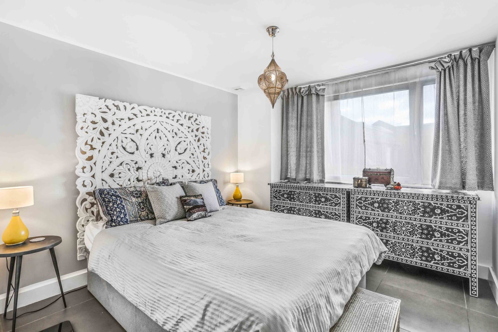 McMahonPartner's tweet photo. Beautifully presented one bedroom apartment for sale in Empire Square South, Borough, London, SE1. 

#londonliving #londonlife #londonrealestate #londonproperty #realestate #estateagent #londonestateagents #londoncity #livinginlondon #design #southwark #Zoopla #Rightmove https://t.co/ntzcpc9T39