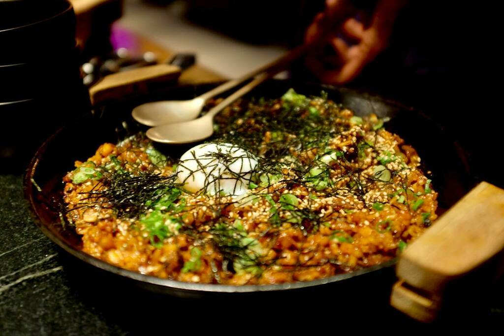 𝗖𝗢𝗧𝗘 𝗠𝗜𝗔𝗠𝗜 꽃 마이애미
𝗞𝗶𝗺𝗰𝗵𝗶 𝗪𝗮𝗴𝘆𝘂 "𝗣𝗮𝗲𝗹𝗹𝗮" 와규 깍두기 볶음밥
𝗄𝗄𝖺𝗄𝖽𝗈𝗈𝗄𝗂 𝗄𝗂𝗆𝖼𝗁𝗂, 𝗐𝖺𝗀𝗒𝗎 𝖻𝖾𝖾𝖿 𝖿𝗋𝗂𝖾𝖽 𝗋𝗂𝖼𝖾, 𝗌𝗈𝖿𝗍-𝗉𝗈𝖺𝖼𝗁𝖾𝖽 𝖾𝗀𝗀
•
@cotemiami instagr.am/p/CVDPNCnldSs/