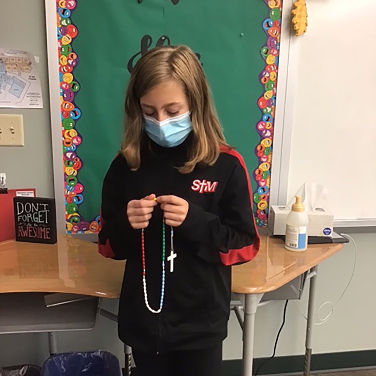 stmschoolatown's tweet image. #STMfaith Every morning our students at St. Thomas More School pray a decade of the Rosary during the month of October. What a beautiful way to start our day! #theSTMdifference 🖤❤️