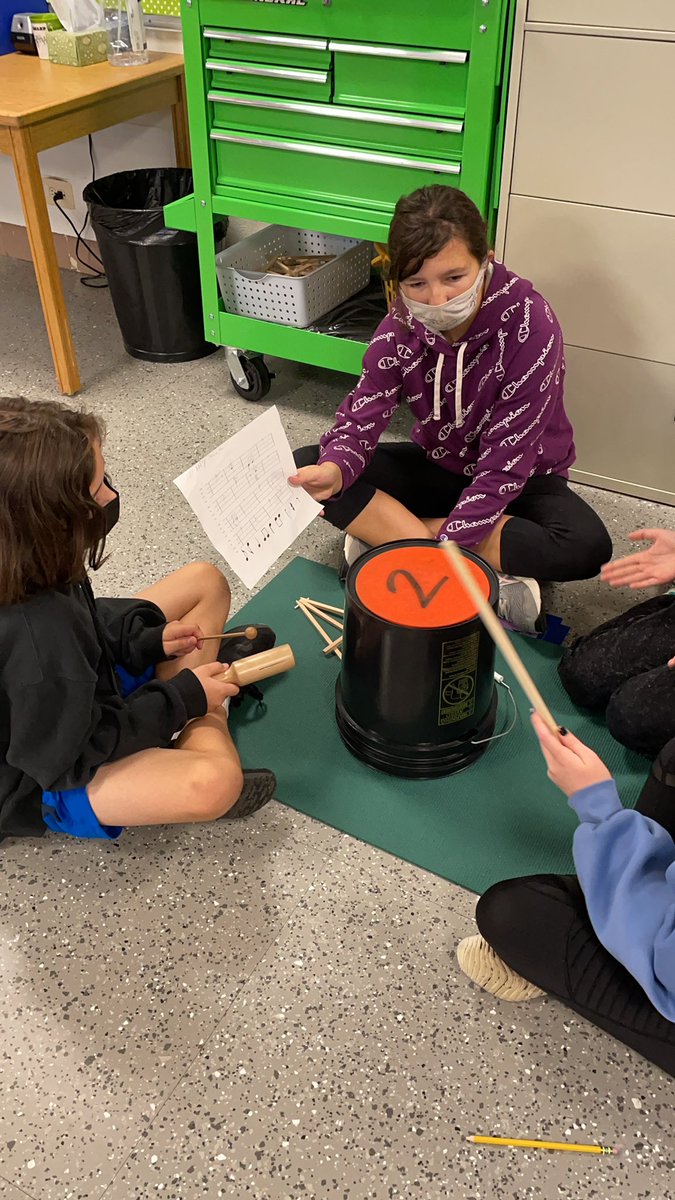 good_music114's tweet photo. #teamwork  @GoodrichSchool to get ready for our performances! Music class take on #simultaneousroundtable https://t.co/6Fprn8m3WD