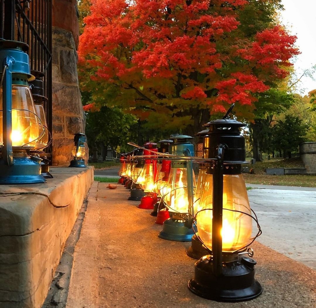 ypsireal's tweet image. 🍁 From lantern tours in #HighlandCemetery to the #Holybones Halloween Market &amp;amp; Festival, see the events planned around #Ypsilanti this weekend! 📍 What are your weekend plans? ypsireal.com/events/
#Ypsireal #ypsi #Halloweenevents