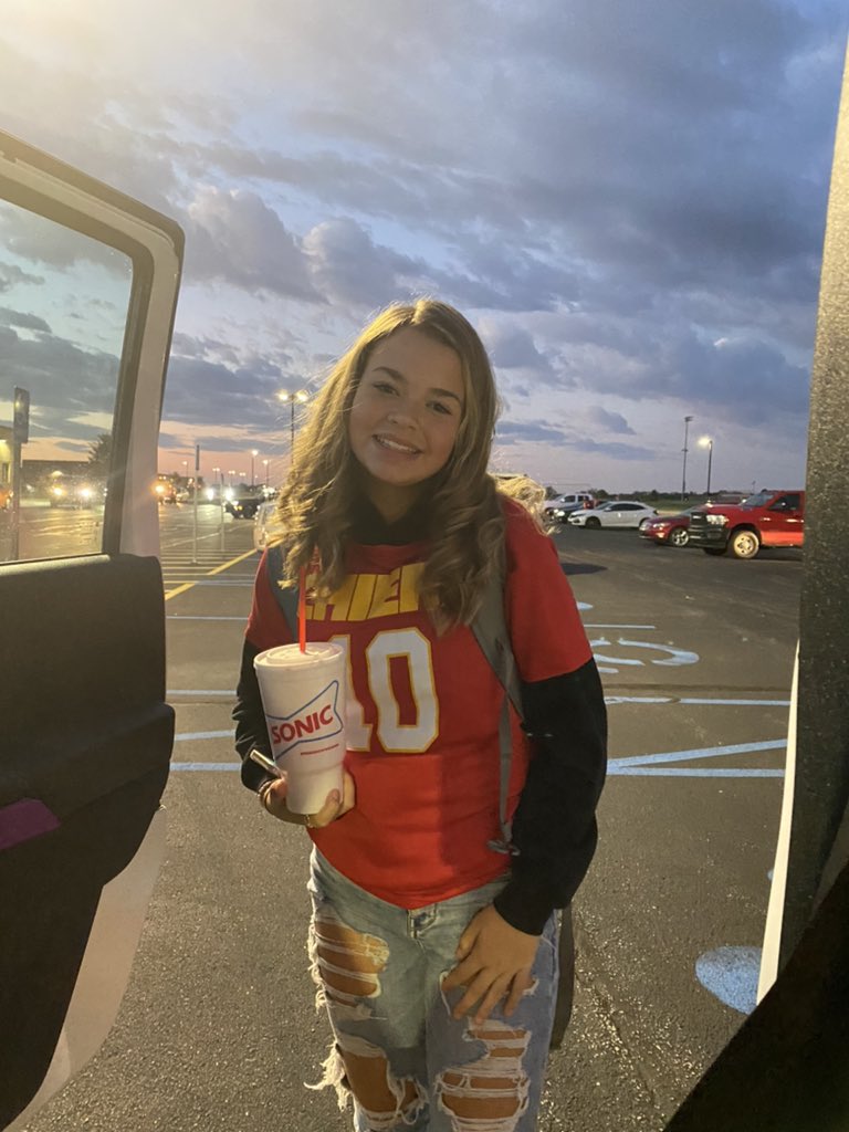 Lmain44's tweet photo. I know it’s a long shot but today is my daughter Savannah’s 14th birthday. She is a HUGE @cheetah fan. Middle school girls have almost ruined her birthday. Please help me try to get Hill to give her a shout out today! @Chiefs #tyreekhill #KCchiefs https://t.co/JXfUswwGar