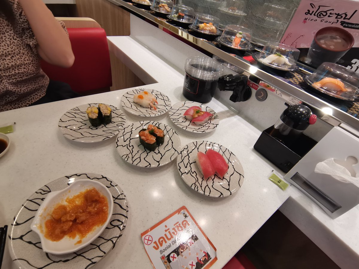 Big_Cat1987's tweet photo. #寿司 #sushiexpress #30バーツ https://t.co/K5fgfLaf3x