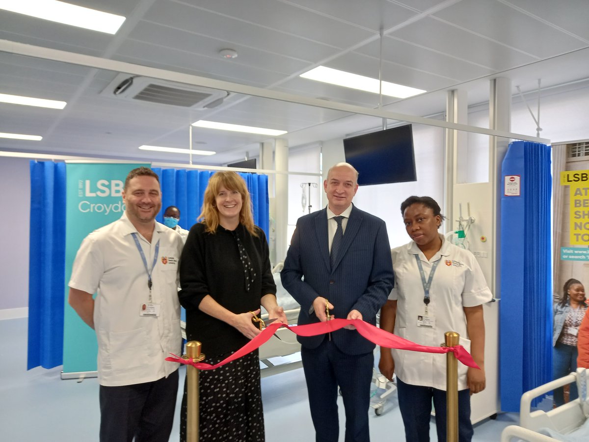 LSBU's tweet photo. Croydon’s 1st university opened today!
   
@David_PhoenixVC said, “There’s no better example of our mission to transform lives, communities and society than LSBU #Croydon which will train the next generation of nurses and business leaders.    
@yourcroydon
https://t.co/YDJlhfOXfP https://t.co/4pIqf9iWjd