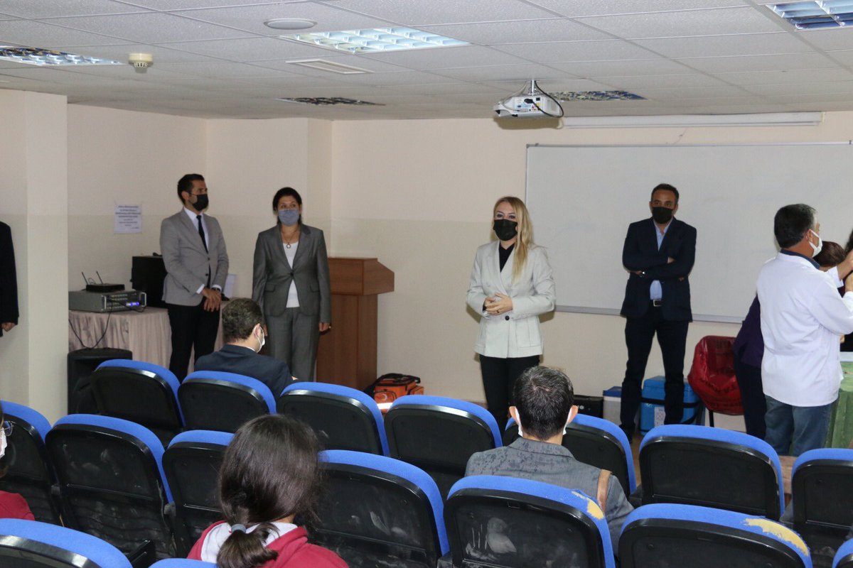 Aşı Candır Hayat Kurtarır❗️
Müdürlüğümüz ve Muğla İl Sağlık Müdürlüğü Koordinesinde düzenlenen Ortaöğretim Öğrencilerine Aşı Kampanyası İl Milli Eğitim Müdürümüz <a href="/emrecay55/">Emre ÇAY</a> ve Halk Sağlığı Hizmetleri Başkanı Dr. Eriş Başaran AKÇA'nın katılımıyla Şifa Hatun Muğla MTAL'de başladı.