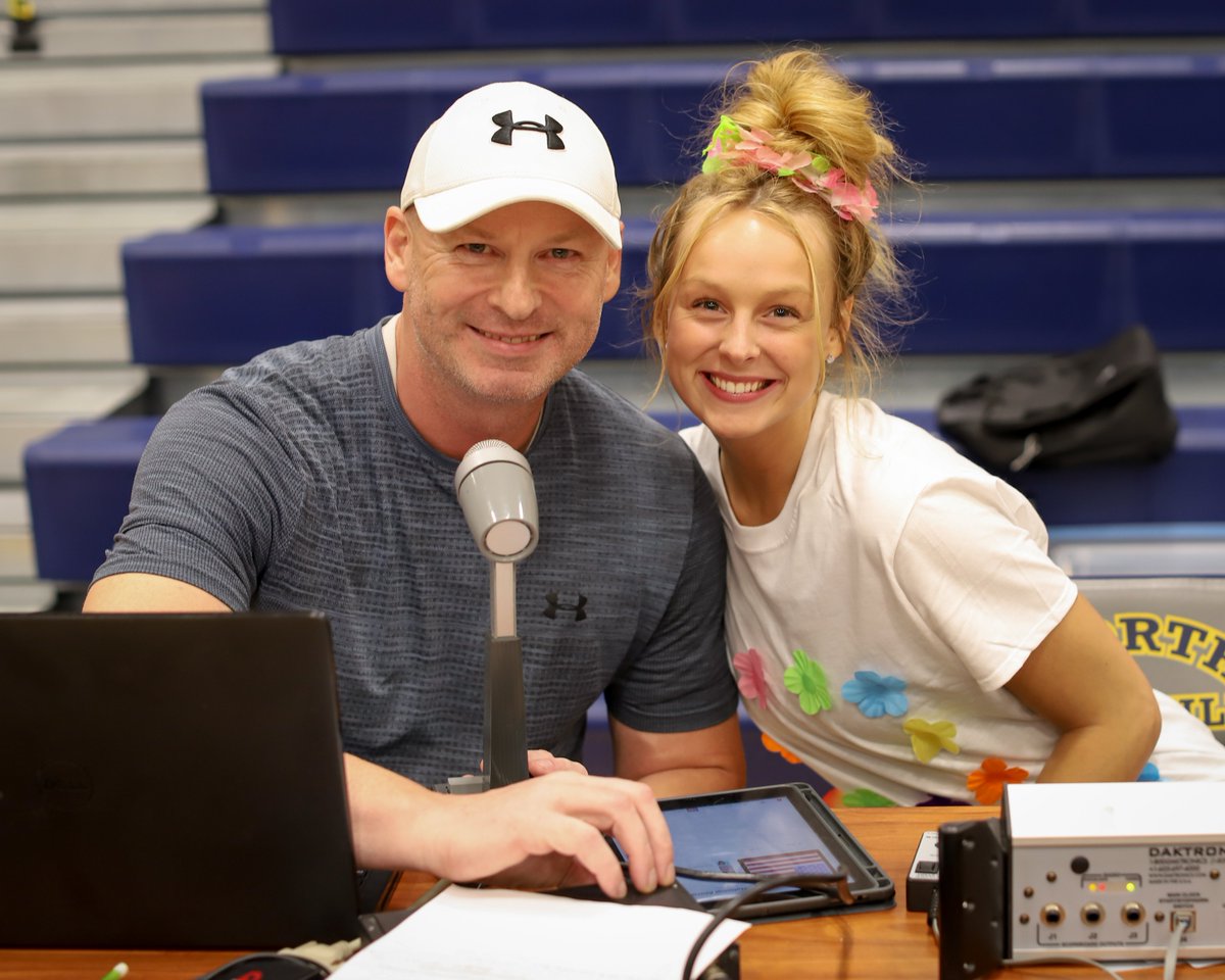 Thank you to everyone who came out to support all of our teams and give us so much ⚡️ENERGY⚡️ last night! 🙌👏
<a href="/NRSection/">NR Student Section</a>, <a href="/NRRangerFootba1/">NR_Ranger_Football</a>, <a href="/NRHSGirlsBball/">Coach Esser</a>, <a href="/NRboysBBALL/">Ridgeville Hoops</a>, <a href="/NRHSMensSoccer/">NRHS Men’s Soccer</a>, @Gregkerr12 and all of our friends and families!! 
Photo Credit <a href="/amyleigheld/">Amy Eldridge</a>