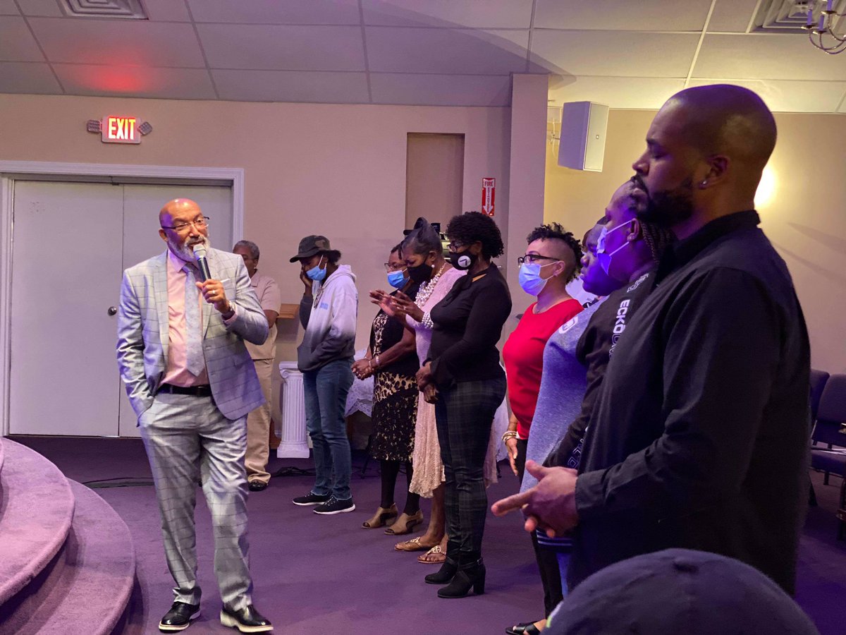 MosesPitt's tweet photo. ALTAR MINISTRY AT GREATER CHURCH! LIVES ARE BEING CHANGED AND DELIVERED AT GREATER!! https://t.co/qfhTzBlHrJ