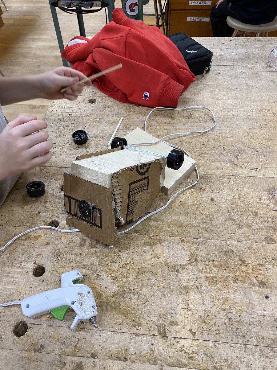 5th grade <a href="/FAMSTigers/">Fleetwood MS</a> students designing craft cars, with “airbag systems” to protect their eggs, in Full STEAM Ahead class.
