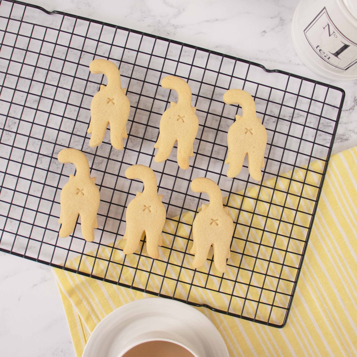Bakerlogy's tweet photo. If you've got it, flaunt it! 🐱
.
.
.
#kittybutt #kittybutts #catbutts #catloverscommunity #catloversclubs #cattreats #catbiscuits #catcookies #catcookie #catlovergifts https://t.co/WXb1ufeLjP