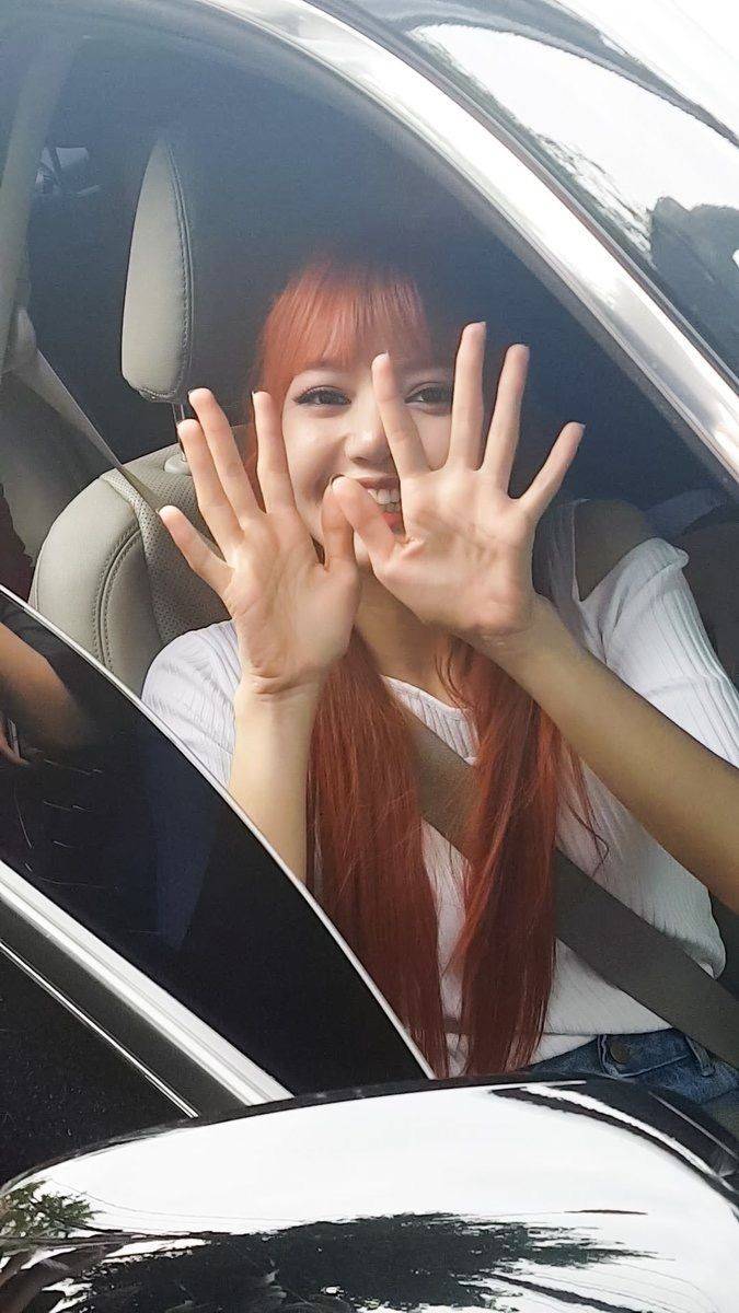 lalisahourIy's tweet photo. #리사 #LISA https://t.co/vsPkd49XyF