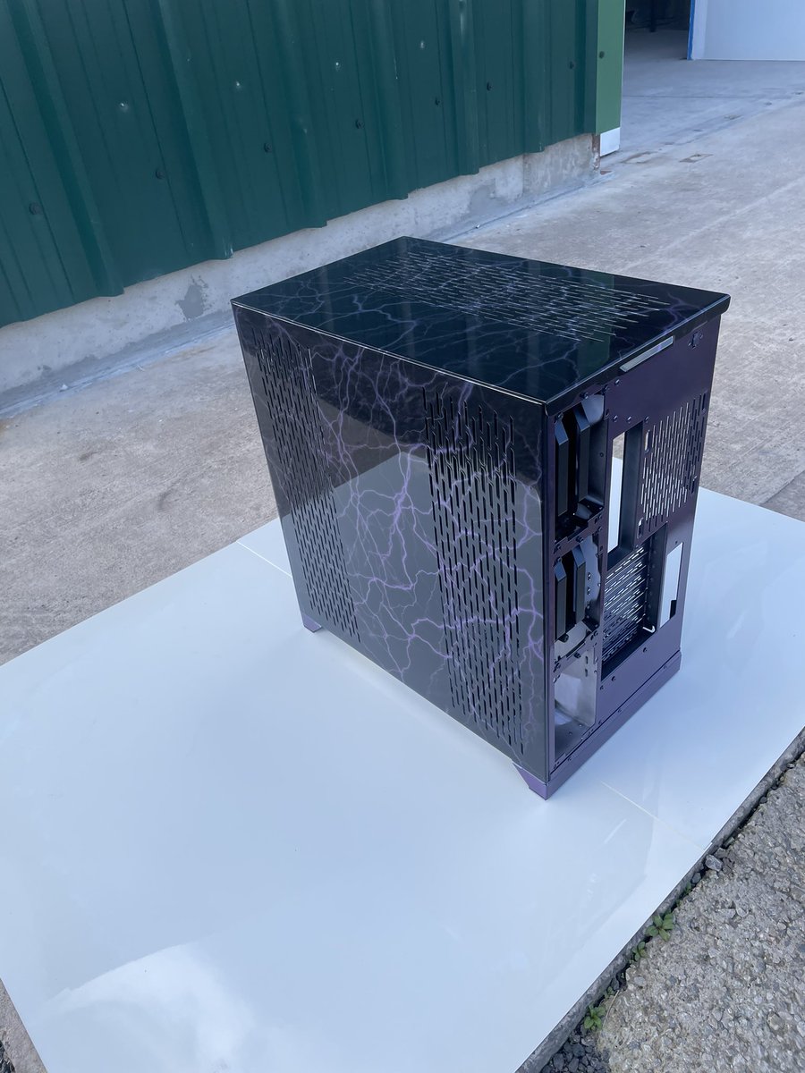 sanchopest's tweet photo. So the pc case is now done all by me to my liking. Chameleon paint is amazing especially with a lightening print!! Really enjoyed doing this as the now finished product is awesome! How bout you get yours done too https://t.co/NtncjpX87O 😀 #gaming #pcgaming  #gamer #PCBuild #cool https://t.co/T3X0kQEitx