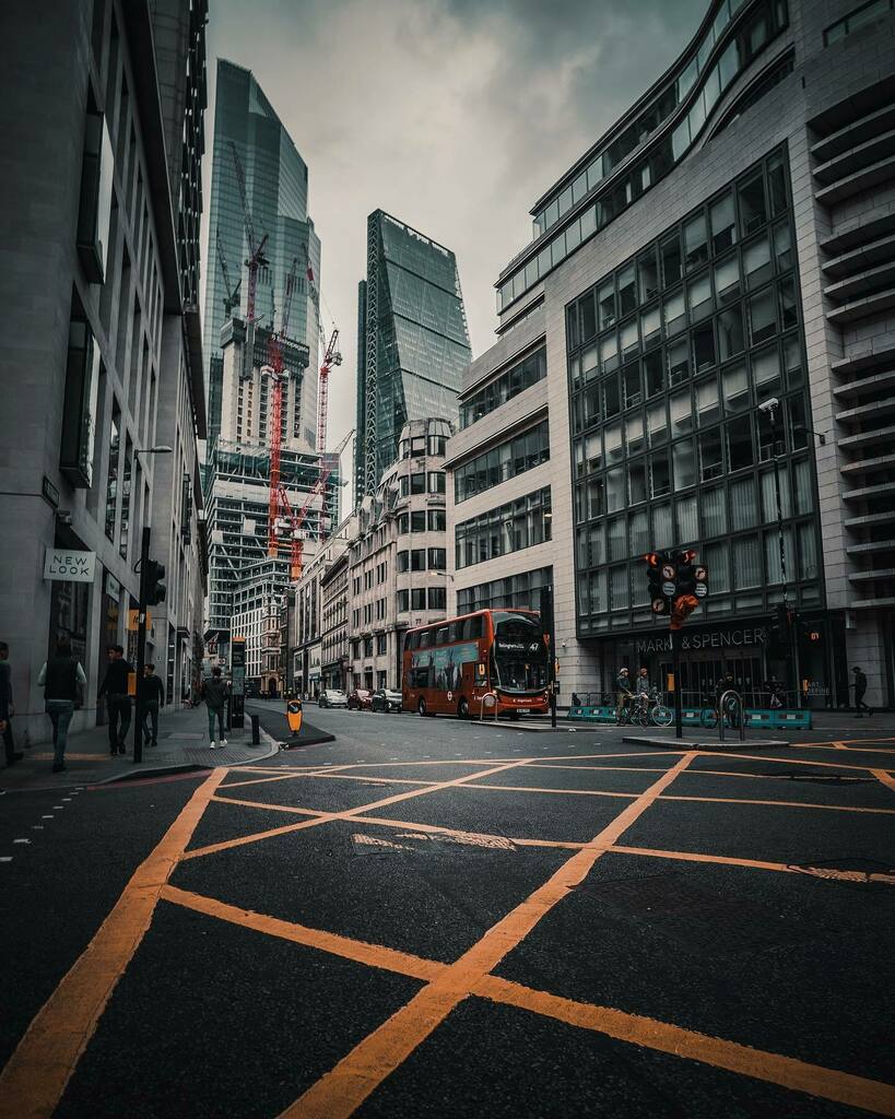 PC_PhotoLDN's tweet photo. London city vibes 🇬🇧
Happy weekend, have a good one ✌🏽
.
.
#london #londonlife #londoncity #londonphotography #londonbylondoners #londondiaries #londonforyou #londoncitylife #londonstreets #moodyphotography https://t.co/3N5u0OBxMJ https://t.co/GWHRmunSHi