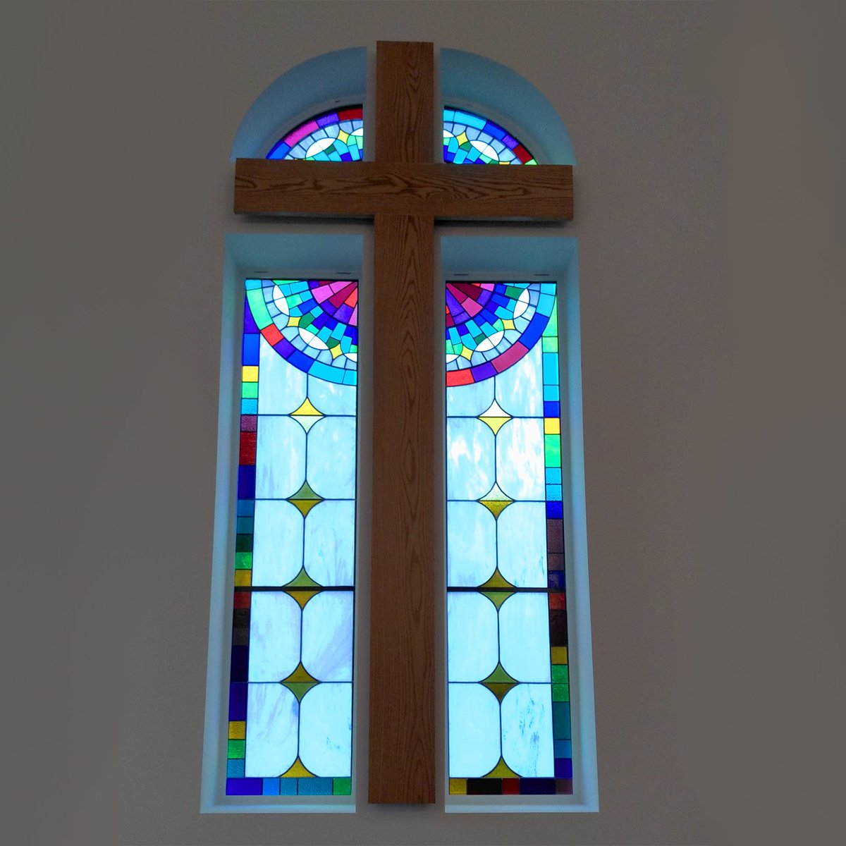 BovardStudio's tweet image. Bovard Studio completed 8 original art stained glass windows that are now installed at First Presbyterian Church in Park Hills, MO; three of them into Bovard Studio fabricated light boxes to create a second window wall.  

#bovardstudio #customart #customwindow #artglass