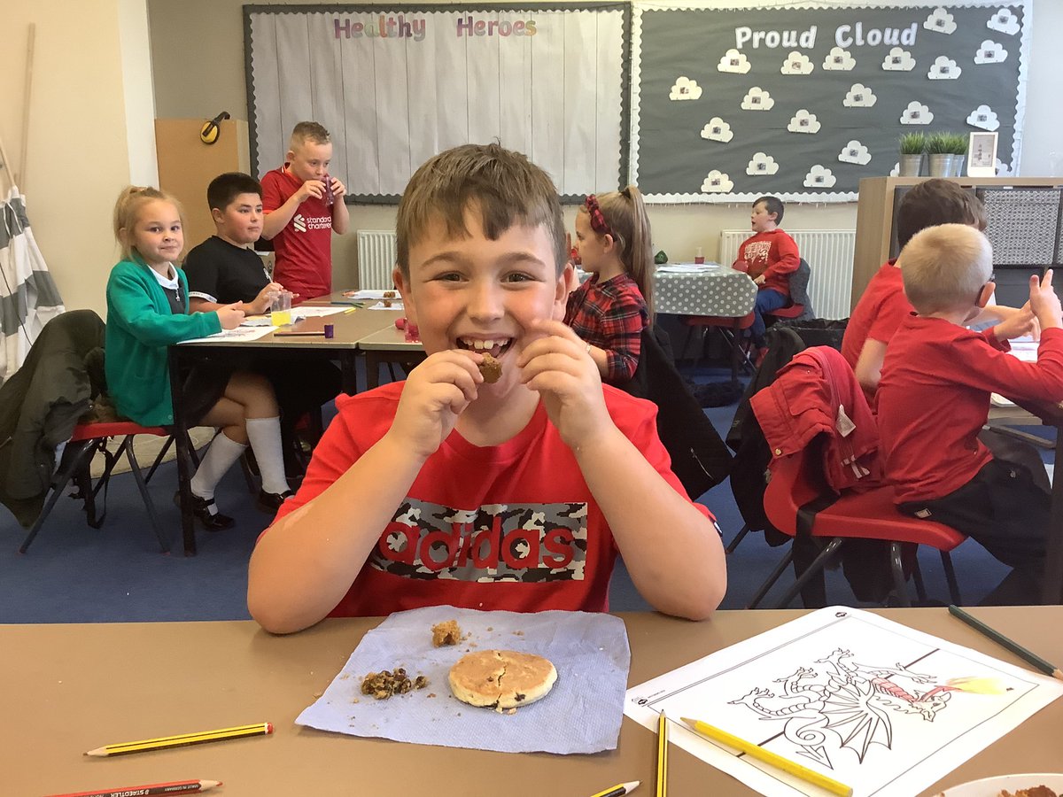 tynywernp's tweet photo. Dosbarth Corwynt have loved celebrating Shwmae Sumae Day! We tried some Welsh cakes &amp; bara brith, listened to Welsh music and coloured in Welsh pictures. @EAS_Cymraeg @ShwmaeSumae @CymraegCampus #wearsomethingred #saysomethinginwelsh https://t.co/lgjQ7V6yrZ