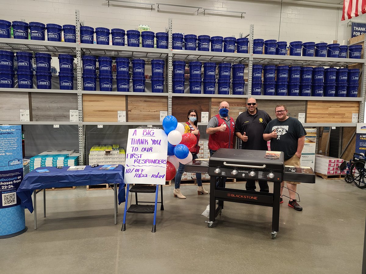 Rio Grande FD Heroes picking up their new grill.. Thank you, receive a 10% discount October 22nd-24th. 
lowes.com/firstresponders
<a href="/AndrewsP26/">Paul Andrews</a> <a href="/JaneenV_HRBP/">Janeen Valdes</a> <a href="/BenitoKomadina/">Benito.Komadina@Lowes</a> <a href="/cag315/">colleen gee</a> #1861