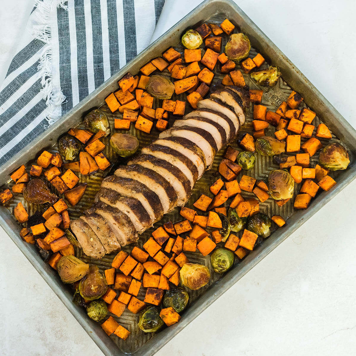 Bowl_Me_Over's tweet photo. Sheet Pan Pork Tenderloin with Sweet Potatoes - It's a great dinner and packed with amazing flavor and makes for such an easy weeknight dinner! #sheetpanrecipe #porktenderloin #bowlmeover #easyweeknightmeal #roastedporktenderloin https://t.co/jRx8uhgdCV https://t.co/dmKnr0aiCw