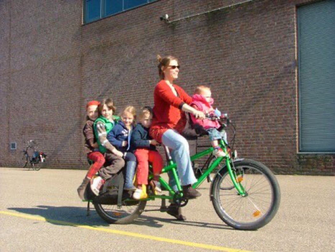 A Dutch SUV: 2 wheels, 1 family, 0 emission.