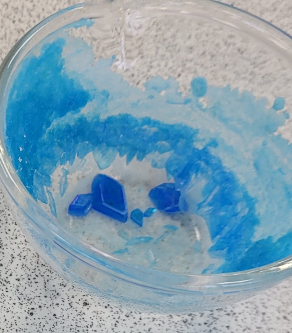 Learners today <a href="/MagnaCartaSch/">Magna Carta School</a> made standard #solutions, researched alternative methods of #energy resources, and completed their practical on #crystallisation of CuSO4 and CuCl2 <a href="/TimSmith2021/">Tim Smith</a> @MrWilcoxBWX <a href="/CLEAPSS/">CLEAPSS 🏁</a> <a href="/STEMyBanda/">STEMYMissBanda</a> #Science #Scientists #Chemistry #Crystals <a href="/jopackaj/">J Opacka💙</a>