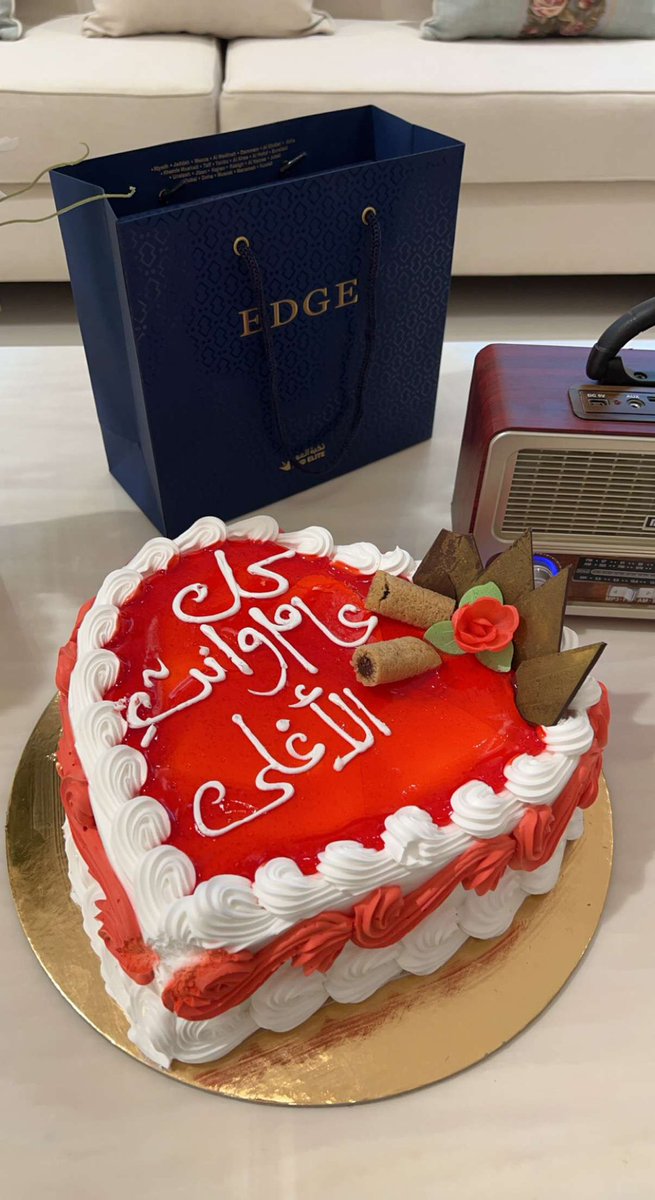 يارب زوجي يحبني ويتذكر يوم زواجنا بعد ٢٦ سنه زواج مثل ما ابوي يسوي كذا كل سنه ولا يمل ♥️