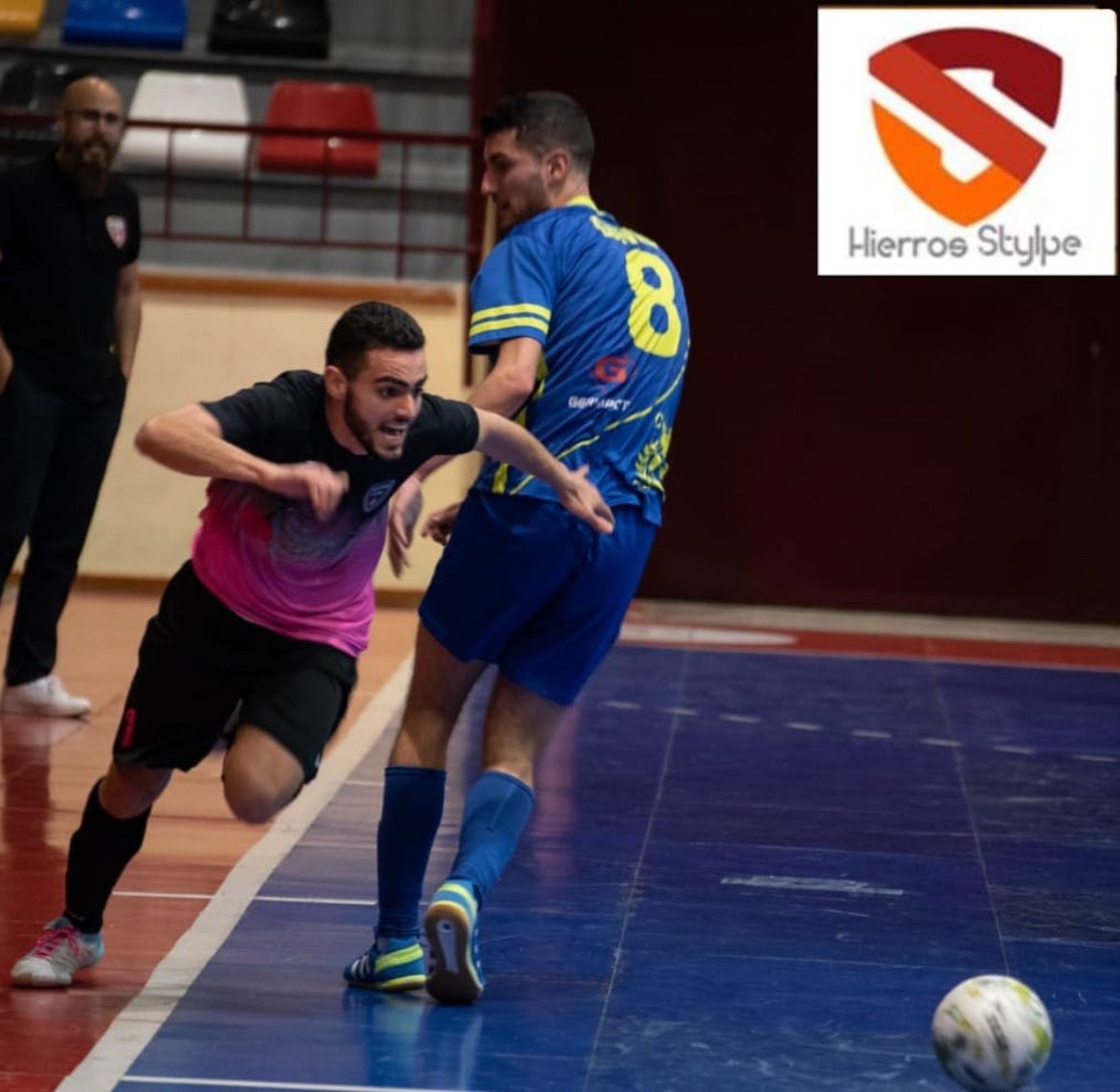 EL GUERRERO. Después de una temporada en 3ª División, se une al proyecto un loco muy cuerdo. Coraje y corazón no son negociables para él. Garantizamos lucha, lucha y más lucha. ¡BIENVENIDO!

11. NANO