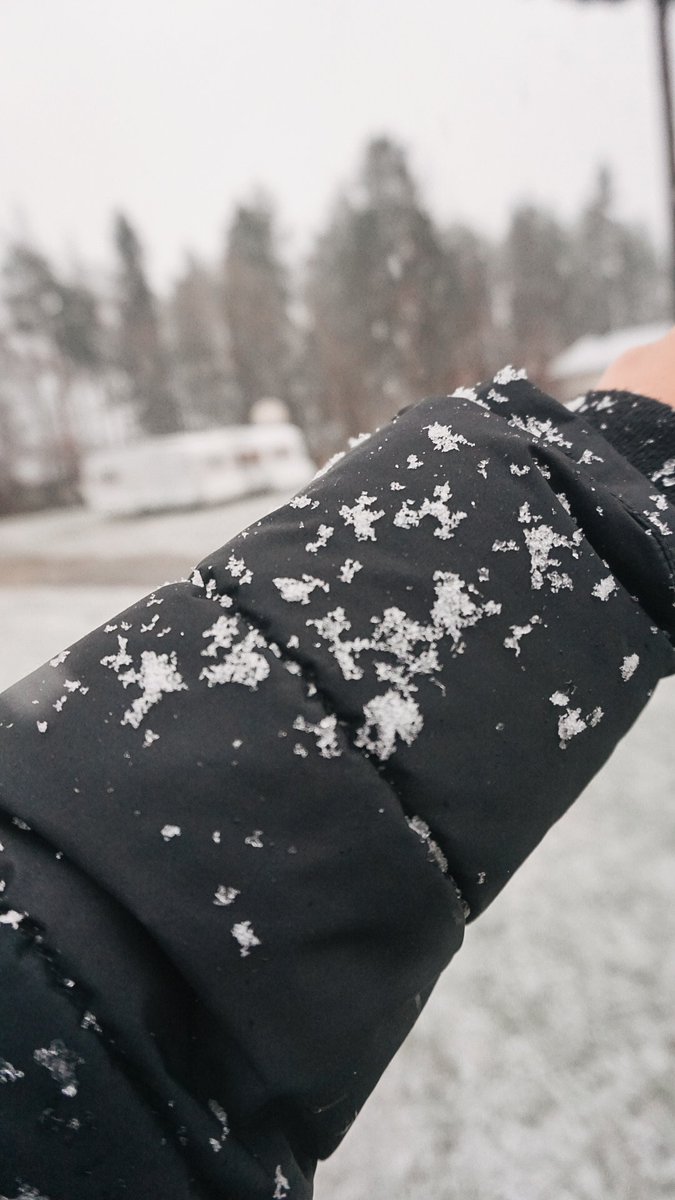 Fhaxxxqqq's tweet photo. First snow ❄️🤍
ขอให้ทุกคนที่ผ่านมาเห็นแต่รอยยิ้มนะคะ https://t.co/d89VC2dzUy