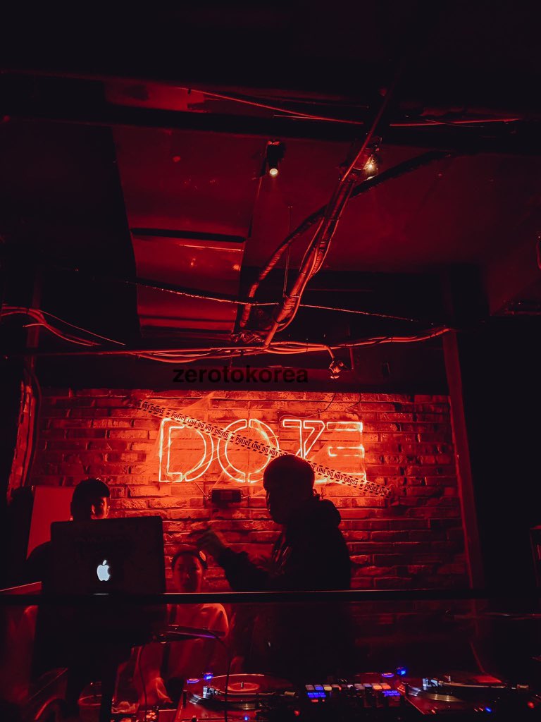 zerotokorea's tweet photo. Seoul is the perfect destination for clubs and disco lovers!💃🏻 

🌃Many districts host nightlife here; such as Hongdae, Gangnam and Itaewon

Discover more here👇🏻
🔗 https://t.co/XFBCHPcgx7

Are you a nightlife lover? 🍻✨

❗️photos and videos were taken BEFORE Covid-19❗️
#02Kpost https://t.co/LIxsdcpVnT