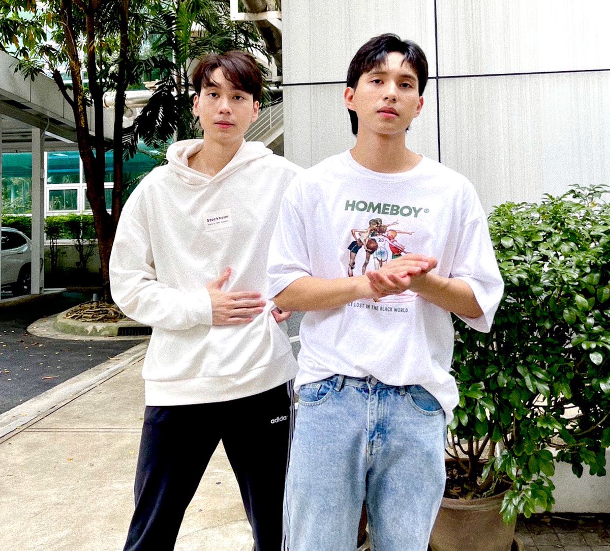 ใกล้จะเปิดกล้องแล้ว..
อย่าลืมมาให้กำลังใจพวกเรากันน้า 
<a href="/OhmPasawit/">ohm.pasawit</a> 

#kenohm #ทฤษฎีรัก 
@thetheoryseries