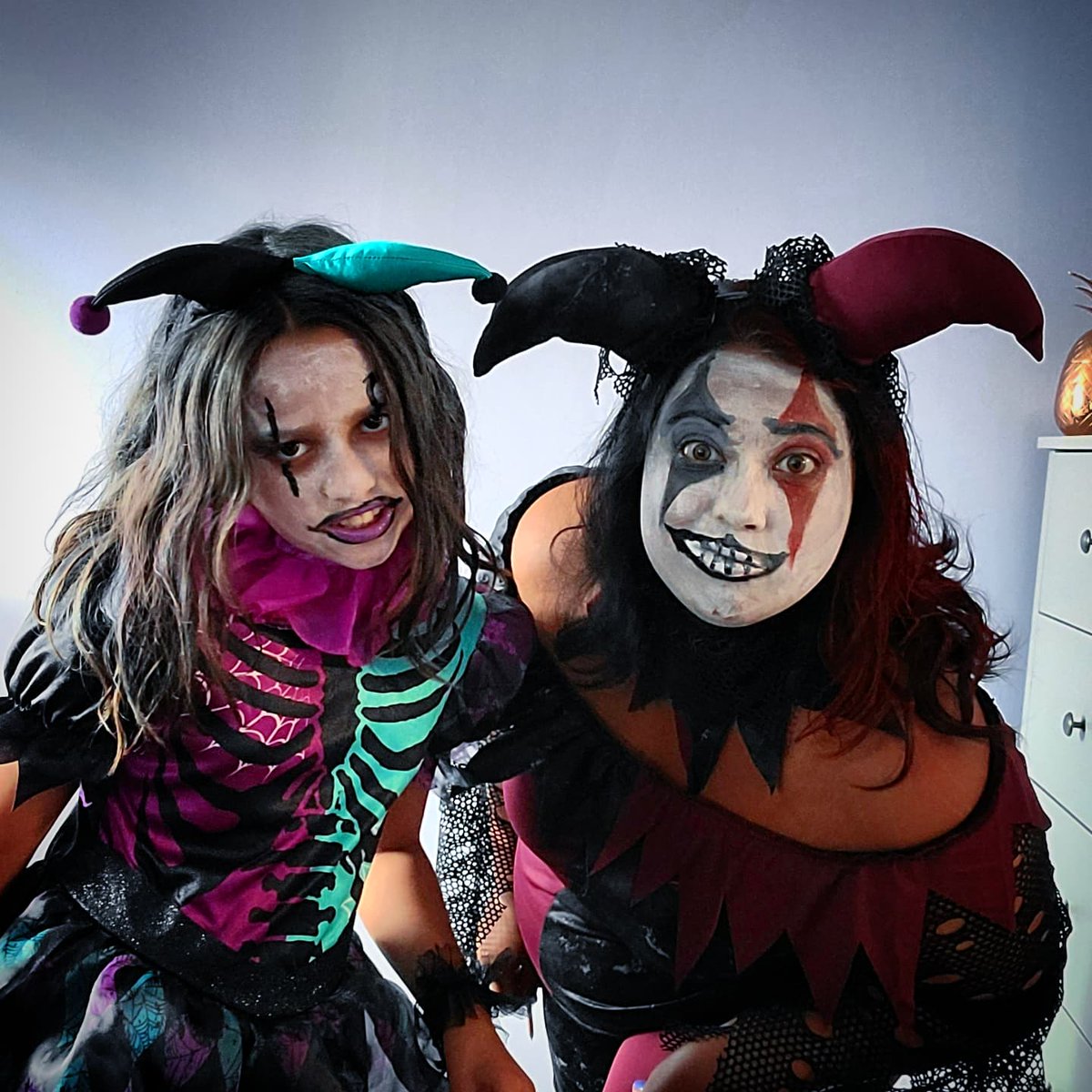 YashYanthi's tweet photo. It's that time of year!!! Playing with my halloween make up and LOVING it! Hosting a contest over on IG if anyone wants to enter for a chance to win a $100 gift card to #PartyExpert #PartyExpertAmbassador https://t.co/AMyU2eIfjP https://t.co/MvGObE8OjA