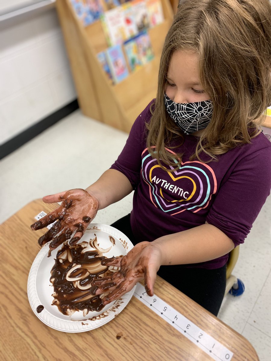 CMcEwenSmith's tweet photo. In our class when food is used as a tool - today we used pudding to print! - we then get to eat it! Lots of engagement and smiles this morning! #Grade1 #SimcoeStars #PrintingPractice #engagement https://t.co/atjjf8MSUo