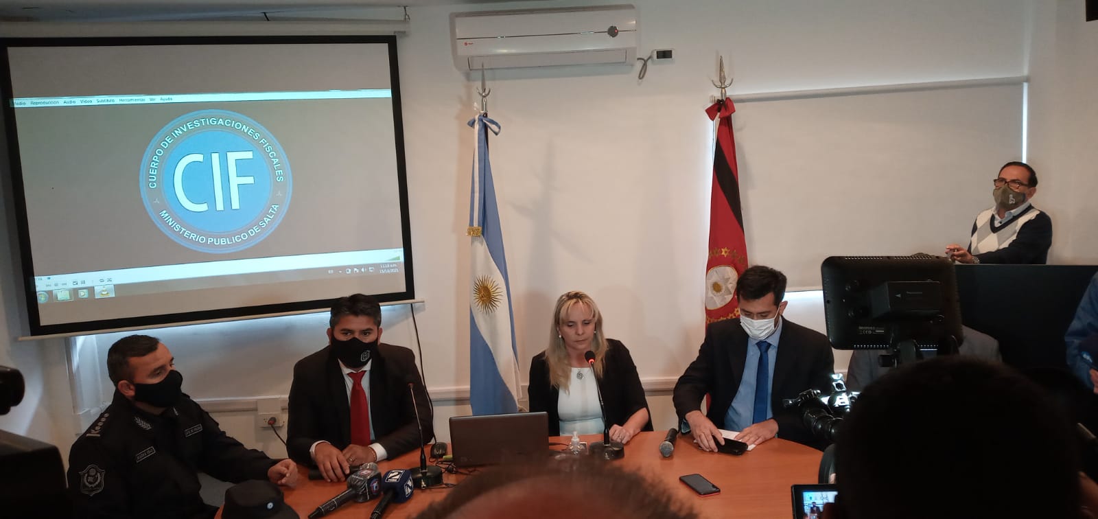 FBvx_BDXsAMSRlr?format=jpg&name=large