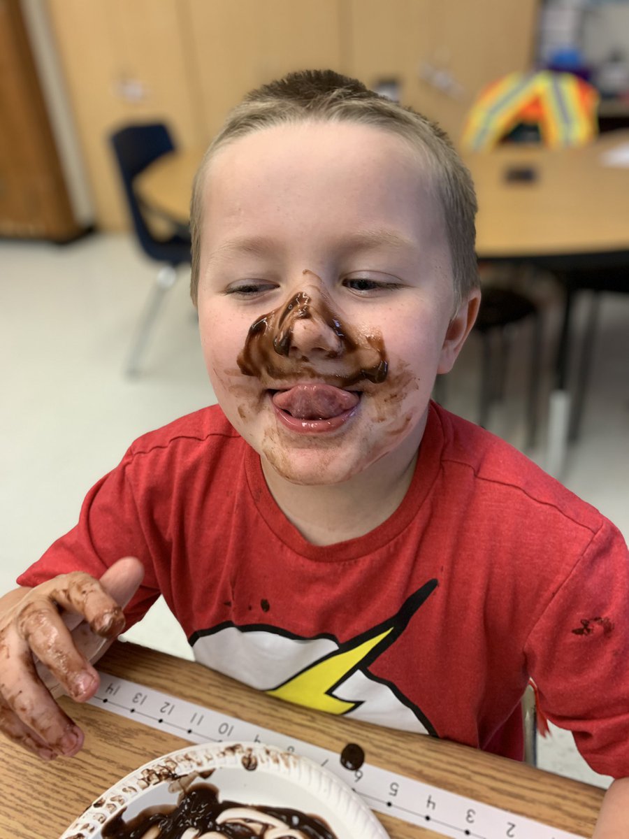 CMcEwenSmith's tweet photo. In our class when food is used as a tool - today we used pudding to print! - we then get to eat it! Lots of engagement and smiles this morning! #Grade1 #SimcoeStars #PrintingPractice #engagement https://t.co/phPZgw84l7