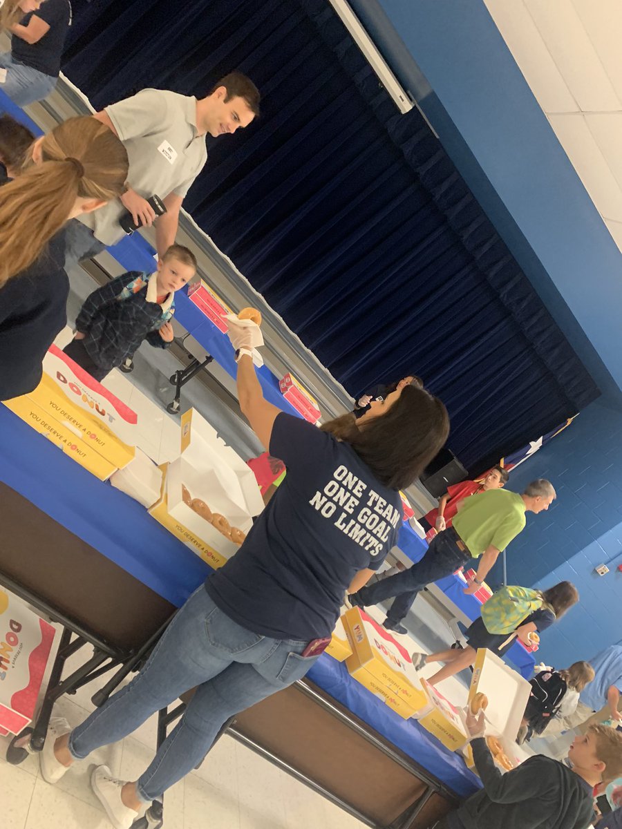 ashleyldjackson's tweet photo. Donuts for Dad was a HIT!!! We enjoyed having our dads on campus! Thank you BBES PTA for making this possible. YUM!! #donutsfordad #teambbes @kwilliams24 @ChristiHink3 @KristaMoffatt @Supt_comalisd https://t.co/uVOWxLPg3H
