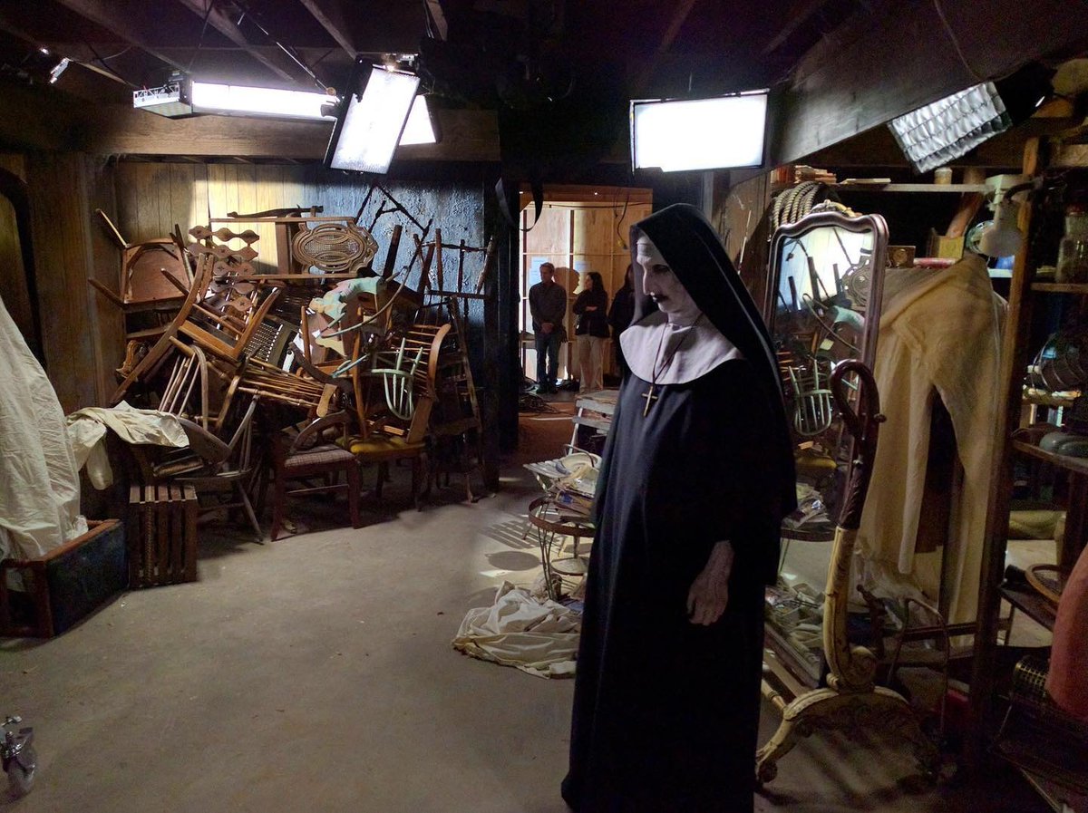 Getting into the Halloween spirit with a throwback LiteMat shot from The Conjuring 2 👻

Call us for a demo on any of the LiteGear products 
#WeSellThose 👉🏽 available online 🛒
l8r.it/K9bf
…
📷 <a href="/litegear/">LiteGear, Inc.</a>
#litemat #litegear #filmmaking #behindthescenes