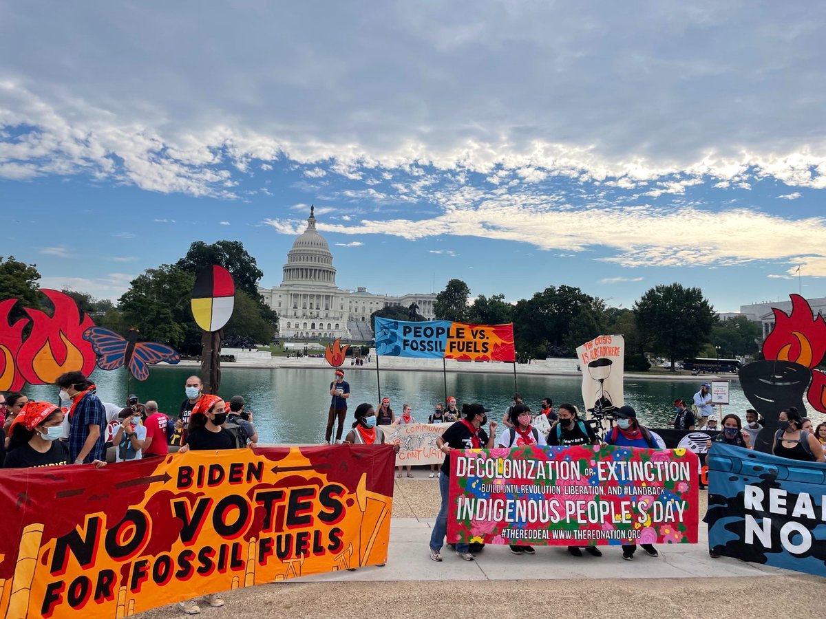 ciel_tweets's tweet photo. Fossil fuels (and the politicians who perpetuate their use) are driving the #ClimateCrisis. 

Today, we’re in front of the US Capito to call on Congress to pick a side: #PeopleVSFossilFuels. https://t.co/slUpgwQIZg