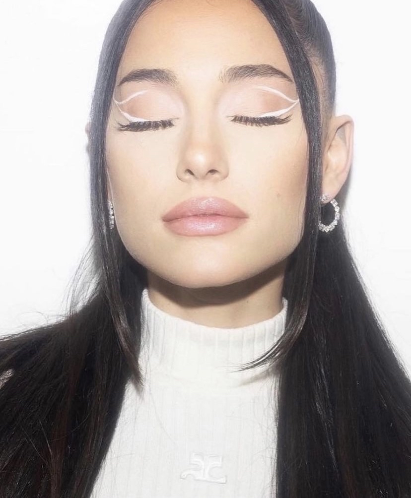 GraziaIndia's tweet photo. Graphic eyes really seem to be catching on you need to jump on that bandwagon!
#graphiceyes #makeup #eyeliner #eyelinerlooks #arianagrande #beauty #celeblook https://t.co/ubFo9uuY53