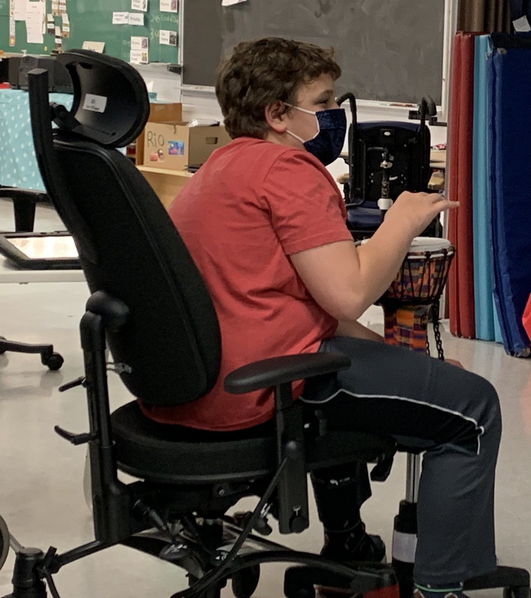 CentennialPSPJI's tweet photo. You have to love music class when you get to tap away on the drums! They gang was having so much fun. https://t.co/4p03HZudWG