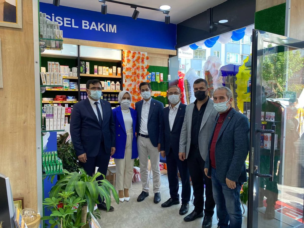 Ecz. Münire Çin Akkuş kardeşimizin Çankırı Eczanesi işyerinin açılışını dualarla gerçekleştirdik. Rabbim genç Eczacımıza hayırlı bol bereketli kazançlar nasip etsin.