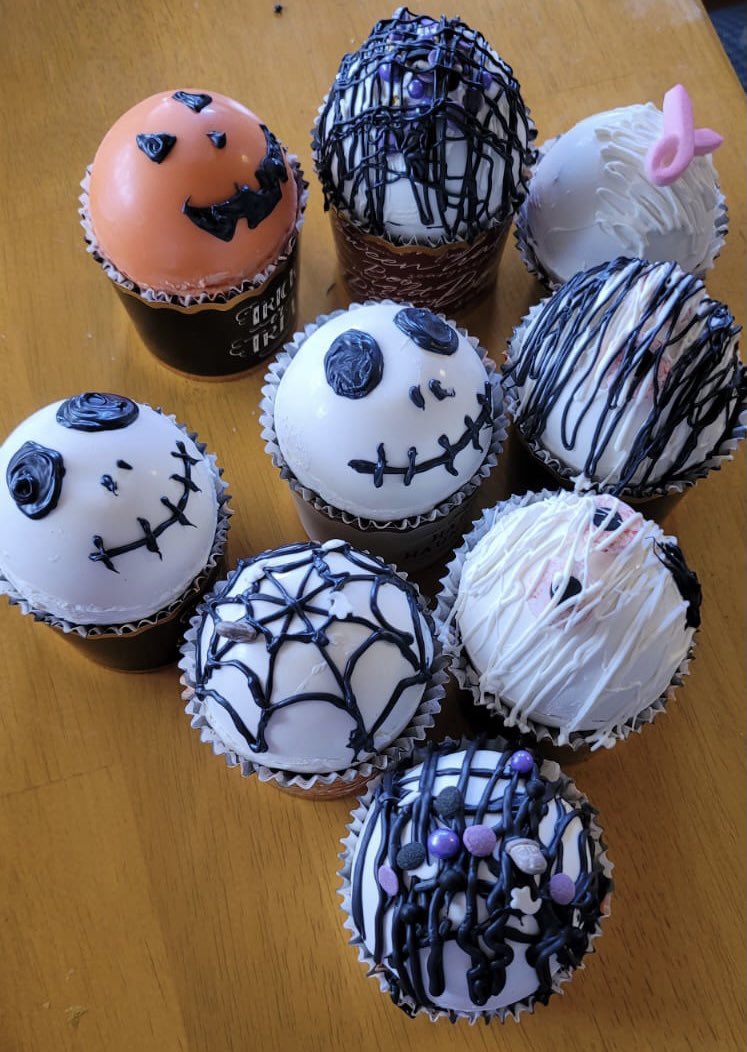 BierocksBabe's tweet photo. Stop by @thecoop_coffeehouse or message us to order a bierock, baklava, cream puff or HOT CHOCOLATE BOMB today! https://t.co/tHwj15RYxG