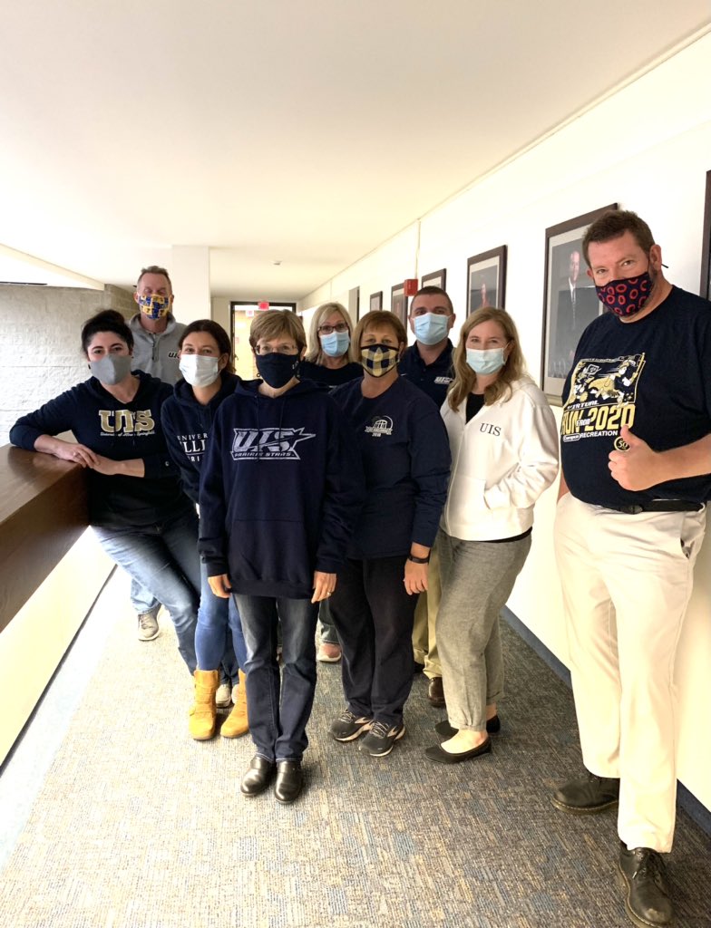 Chancellor's office in the HOUSE for #onfridayswewearblue @uisedu <a href="/UISAthletics/">#WeAreStars</a> Today feels like the official start to sweatshirt weather! ✨🌟✨

#wearestars #uisedu #collegecolors