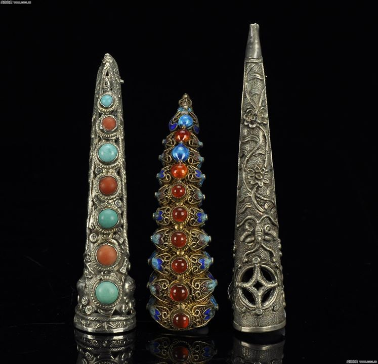 cyshimi's tweet photo. Nailguards were usually made of metals, shells and jade and often worn on the pinky and ring finger.
It's quite fascinating this fact in history, getting this sense of ancestry on something i'm passionate about ❤️🔑
#Nails #NFTnails #CryptoNails https://t.co/dq4mkEwm8l