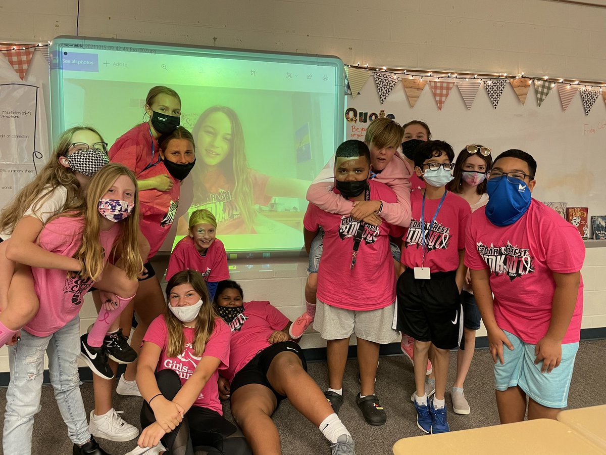 BlastReading's tweet photo. #PinkOut #FalconFriday #FalconPride @ccmsteamblast 💝 https://t.co/QAblxmokm6