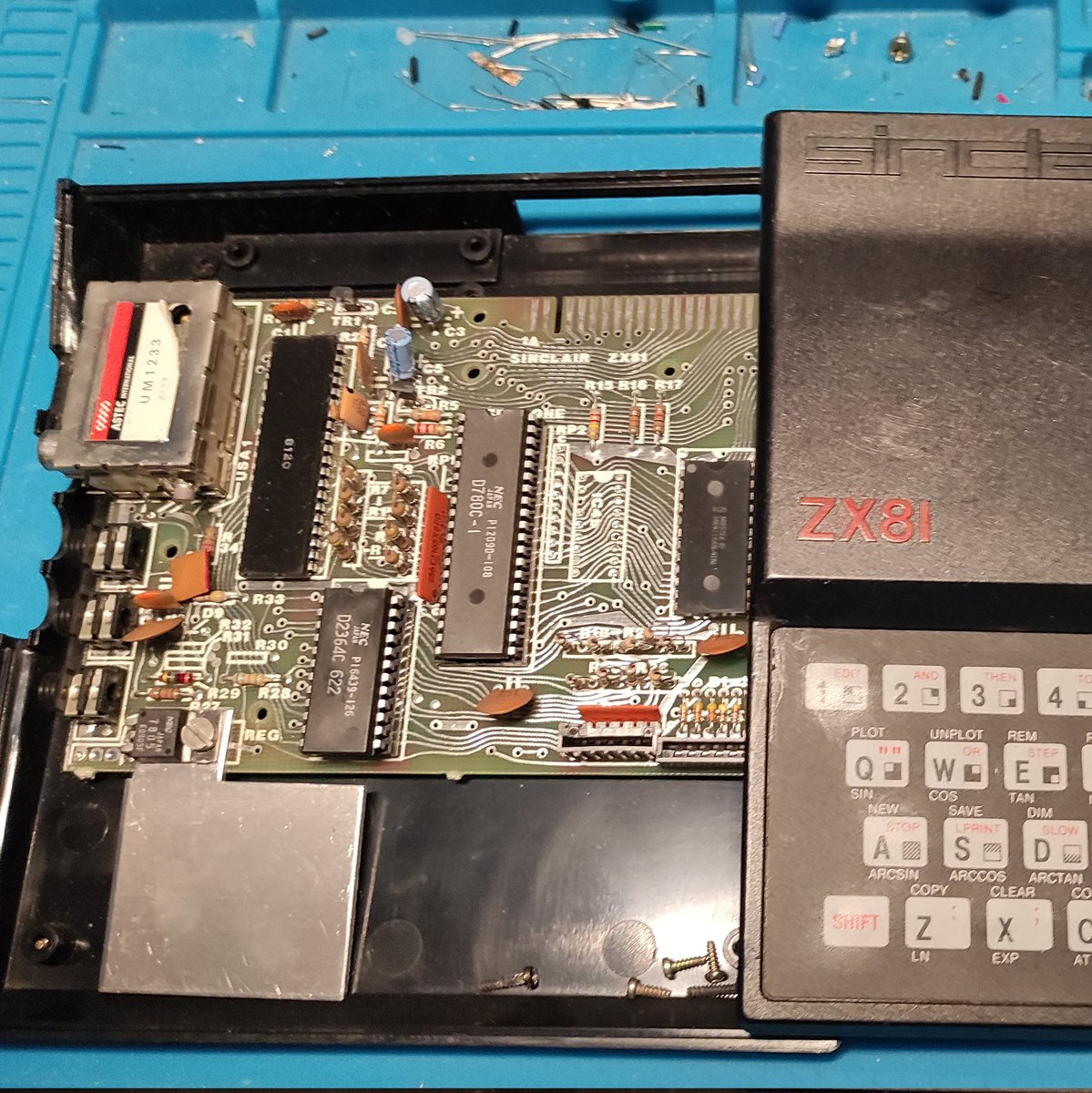Bitwrangleruk's tweet photo. V1 #zx81 arrived this week from eBay. Look at those Lovely hand drawn tracks. Should keep me busy this weekend.  #RETROGAMING  #RetroComputing https://t.co/lB1lbAUypd