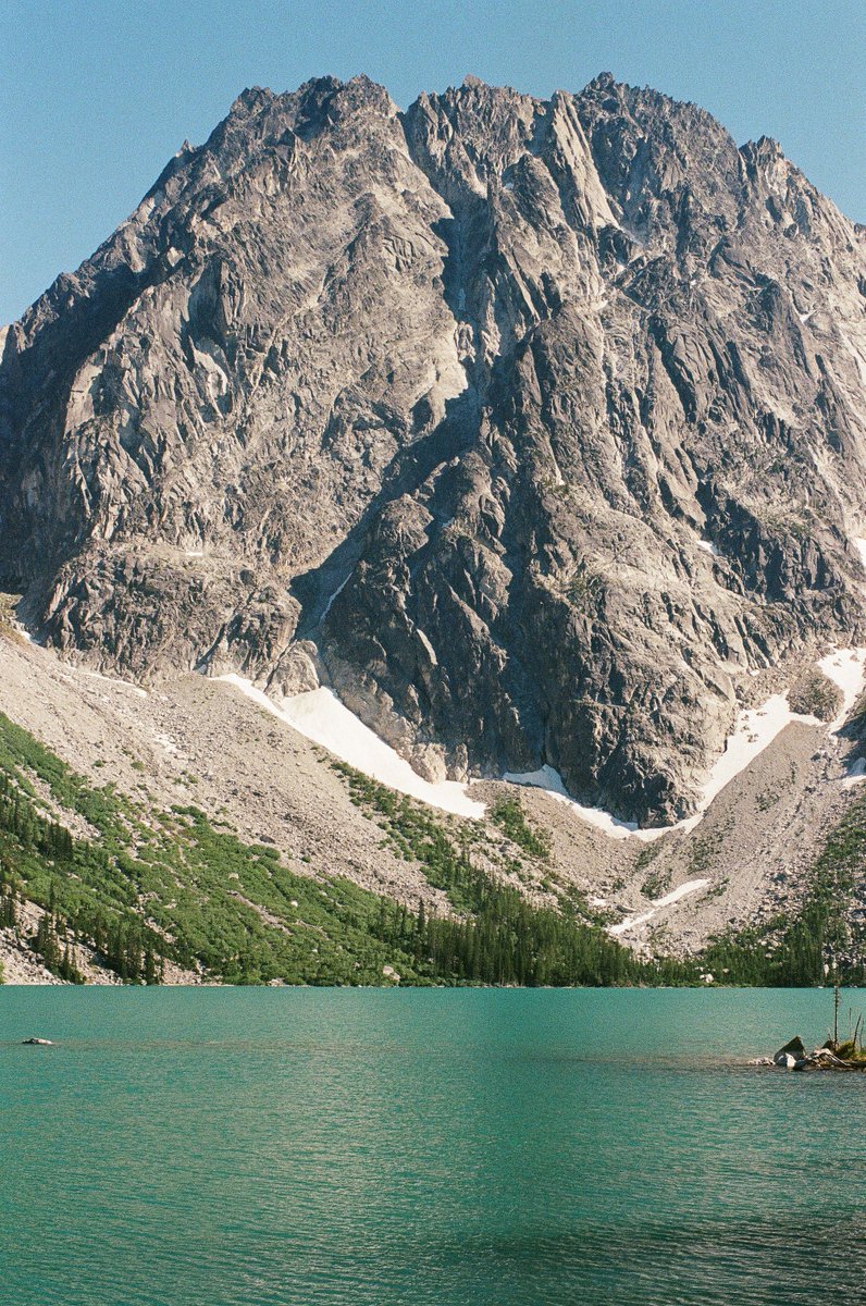 LazyBeeGardens's tweet photo. #Flashback to summer on #film! Fall is upon us, but that doesn't mean we can't dream of warm hikes in the Enchantments. #WifiOG is a must-pack for all your seasonal trail adventures. This Lazy Bee legacy strain is a cross of The White with Fire OG and one of our favorites. ππβ° https://t.co/awAYZLIcKj