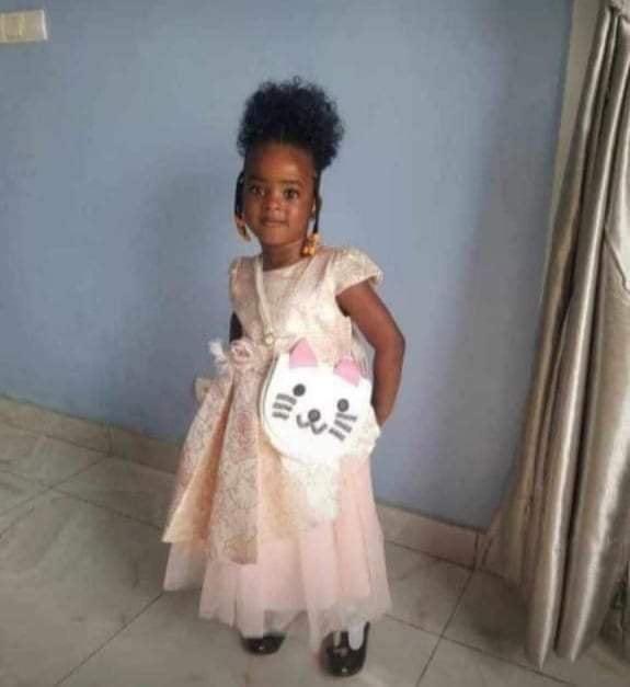 BrigitteBoumba's tweet photo. L’irresponsabilité du gouvernement camerounais a coûté la vie , à cette âme innocente de 5 ans  abattue en pleine tête par un soldat 😭😭😭😭#EndAnglophoneCrisis #HumanRights  @EmmanuelMacron @Sebastien_Nadot @JLMelenchon @E_DupondM . https://t.co/6CPzvPy8no
