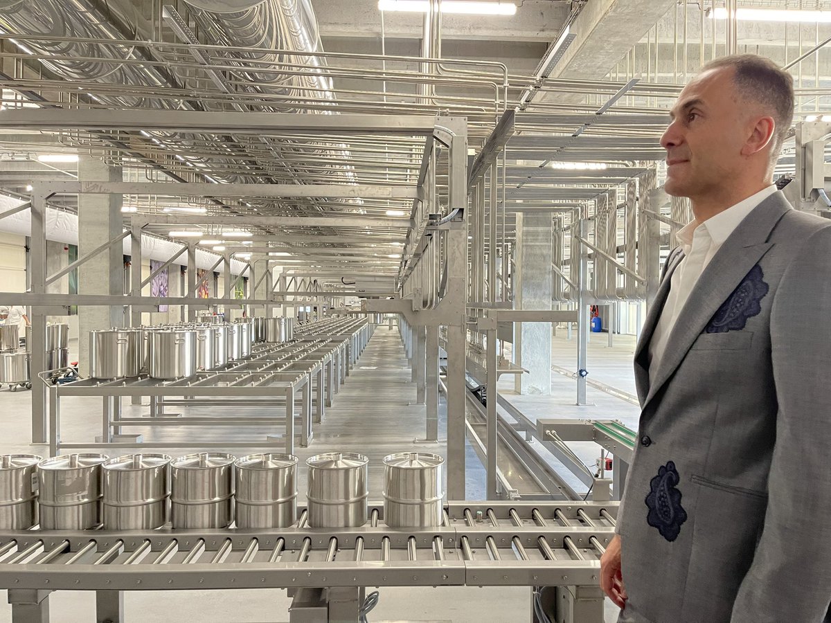 Visite de l’usine <a href="/TechnicoFlor/">TechnicoFlor</a> où est fabriqué le divin parfum de notre nouvelle gamme de capillaire naturelle et premium ELENATURE ! 🌿 LA gamme pour satisfaire ceux qui souhaitent prendre soin de leur cheveux et leur cuir chevelu avec des produits sensoriels, techniques et bio