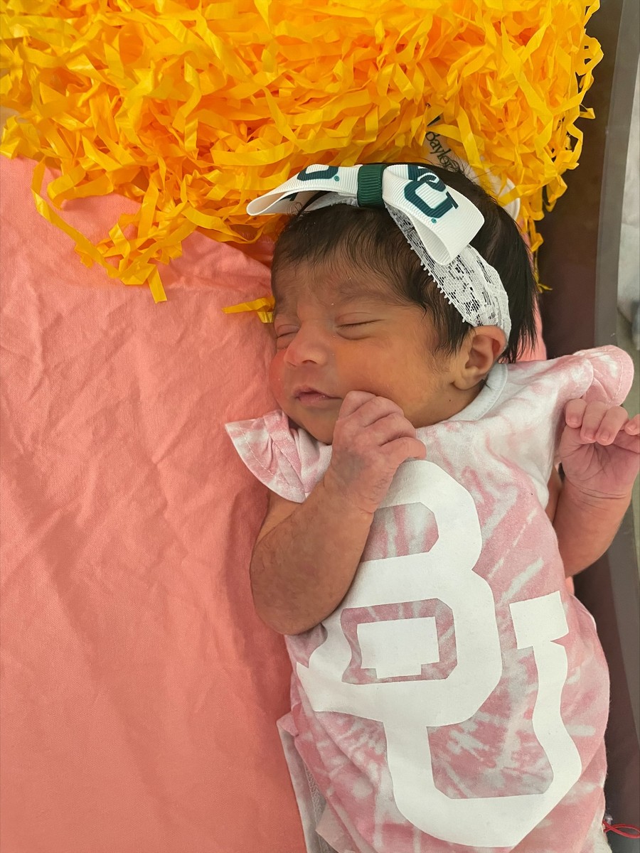 bswhealth_Waco's tweet photo. These #TiniestTexans are ready to fling their green and gold this #BaylorHomecoming. They’re ready to cheer @BUFootball to victory, and win over your hearts too! 🐻 https://t.co/EU6gvTVXb9